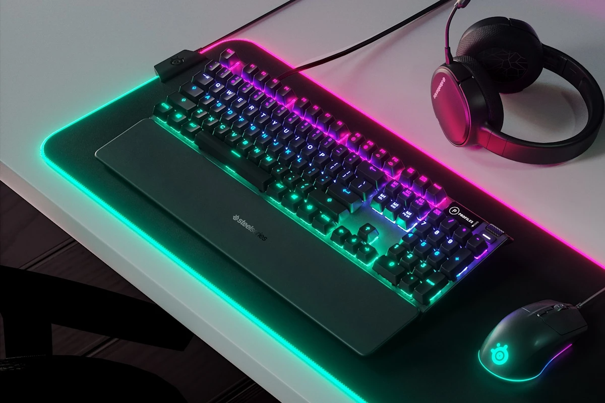 STEELSERIES מקלדת גיימרים Apex 5 US LED – תמונה 2